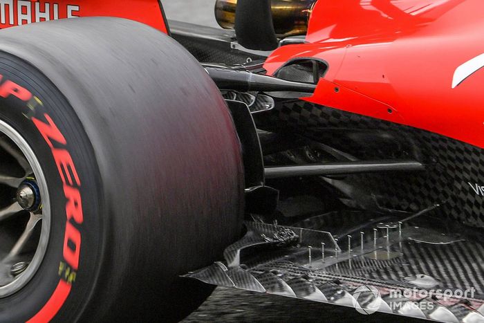 Detalle del fondo plano del Ferrari SF1000 con restos