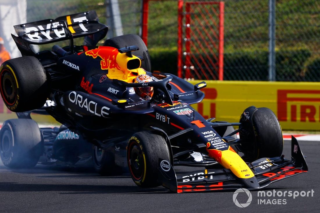Max Verstappen, Red Bull Racing RB20, Lewis Hamilton, Mercedes F1 W15, colidem