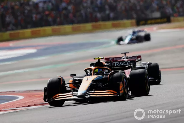 Lando Norris, McLaren MCL36, Valtteri Bottas, Alfa Romeo C42