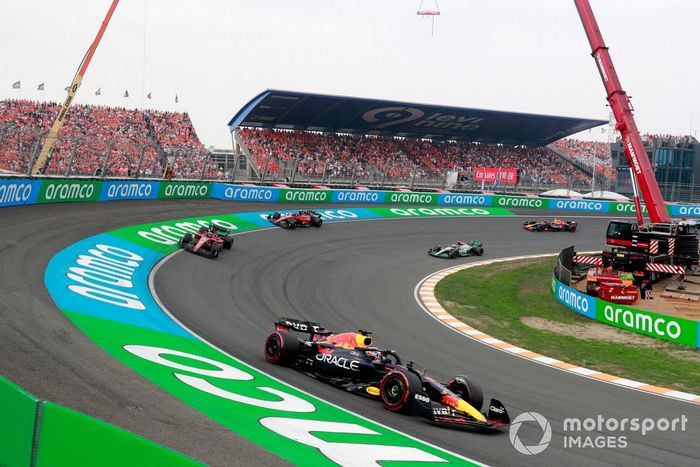 Max Verstappen, Red Bull Racing RB18, Charles Leclerc, Ferrari F1-75, Carlos Sainz, Ferrari F1-75, Lewis Hamilton, Mercedes W13