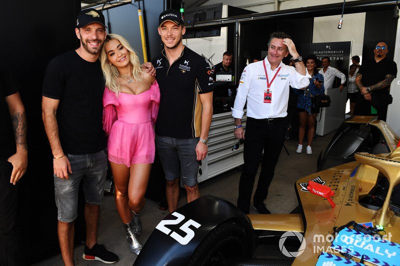 Rita Ora with Jean-Eric Vergne, DS TECHEETAH, Andre Lotterer, DS TECHEETAH in the garage