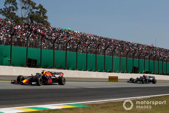 Sergio Pérez, Red Bull Racing RB16B, Lewis Hamilton, Mercedes W12