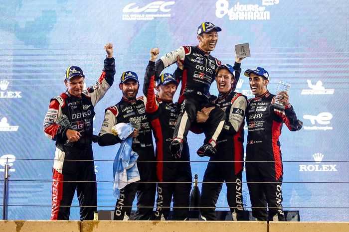 Podio: #8 Toyota Gazoo Racing Toyota GR010 - Hybrid: Sébastien Buemi, Kazuki Nakajima, Brendon Hartley, #7 Toyota Gazoo Racing Toyota GR010 - Hybrid: Mike Conway, Kamui Kobayashi, José María López.