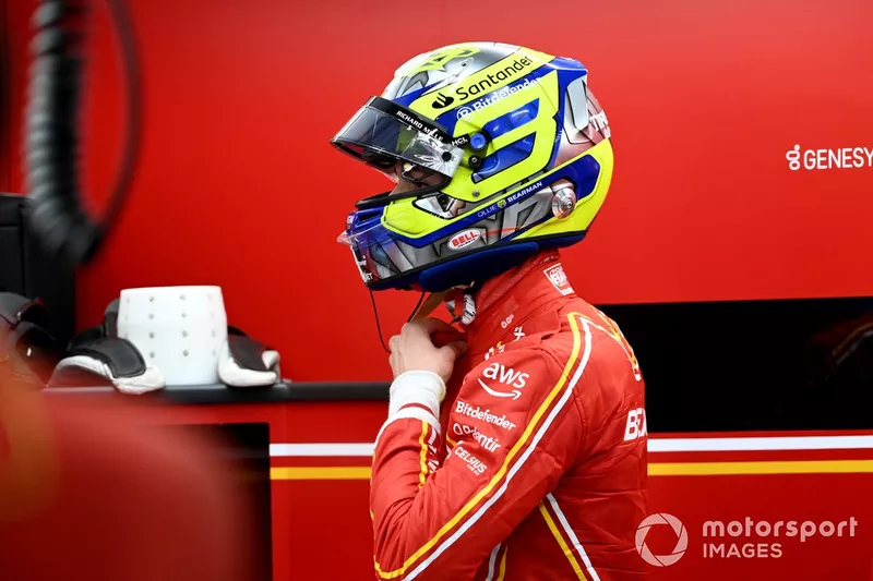 Oliver Bearman, Scuderia Ferrari, dans le garage 