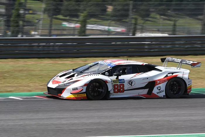 #88 LP Racing, Lamborghini Huracan GT3 Evo: Pietro Perolini, Angelo Negro, Lorenzo Veglia
