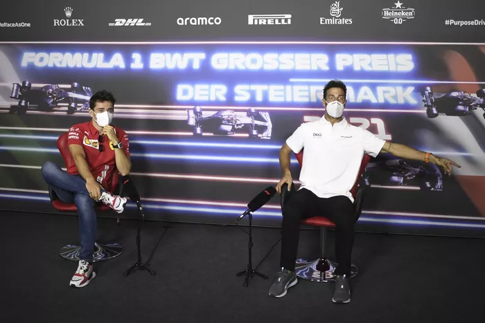 Charles Leclerc, Ferrari, Daniel Ricciardo, McLaren en la conferencia de prensa