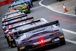 Free Practice 2, Pitlane