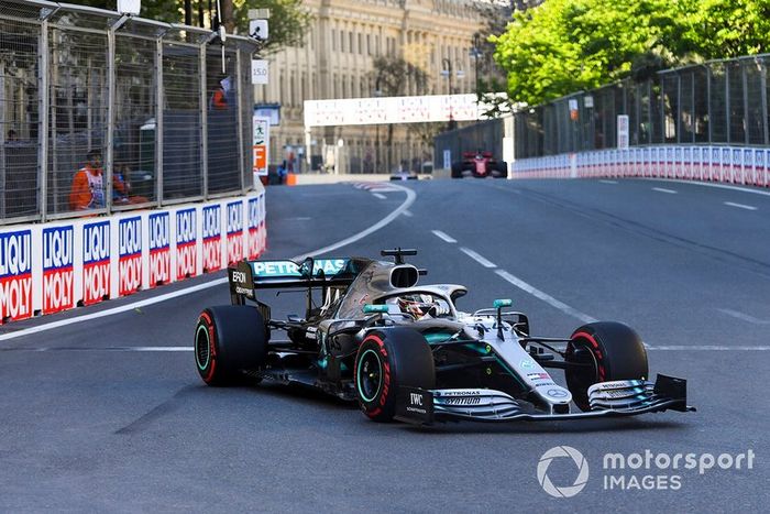 Lewis Hamilton, Mercedes AMG F1 W10, Sebastian Vettel, Ferrari SF90