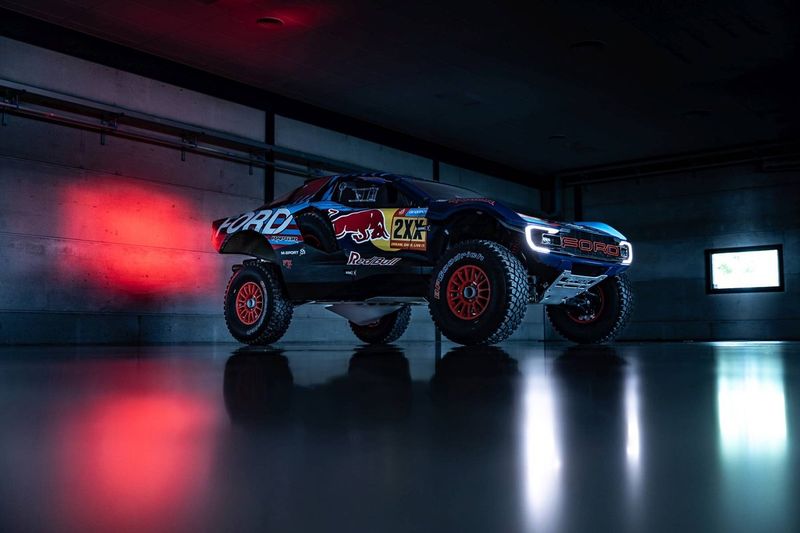 Ford presenta el nuevo Raptor de Sainz y Roma para el Dakar 2025