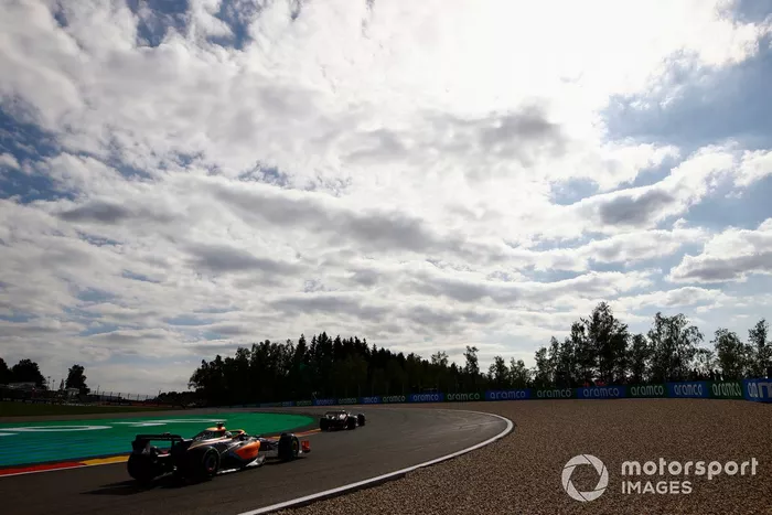 Zhou Guanyu, Alfa Romeo C42, Lando Norris, McLaren MCL36