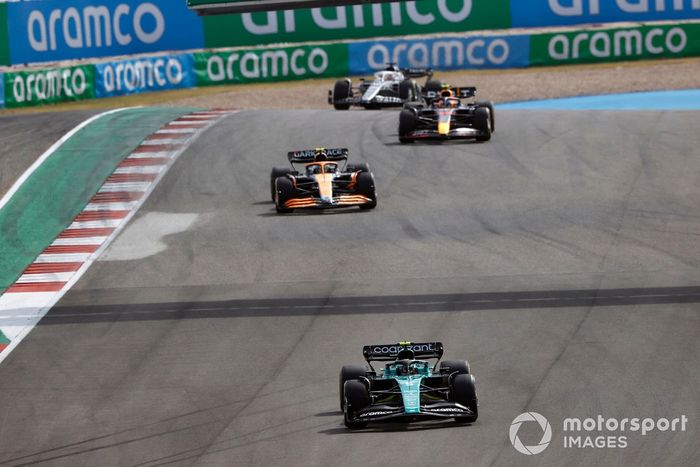Sebastian Vettel, Aston Martin AMR22, Lando Norris, McLaren MCL36, Sergio Pérez, Red Bull Racing RB18.