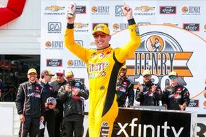 Race winner Kyle Busch, Joe Gibbs Racing, Toyota Supra M&M's Ice Cream