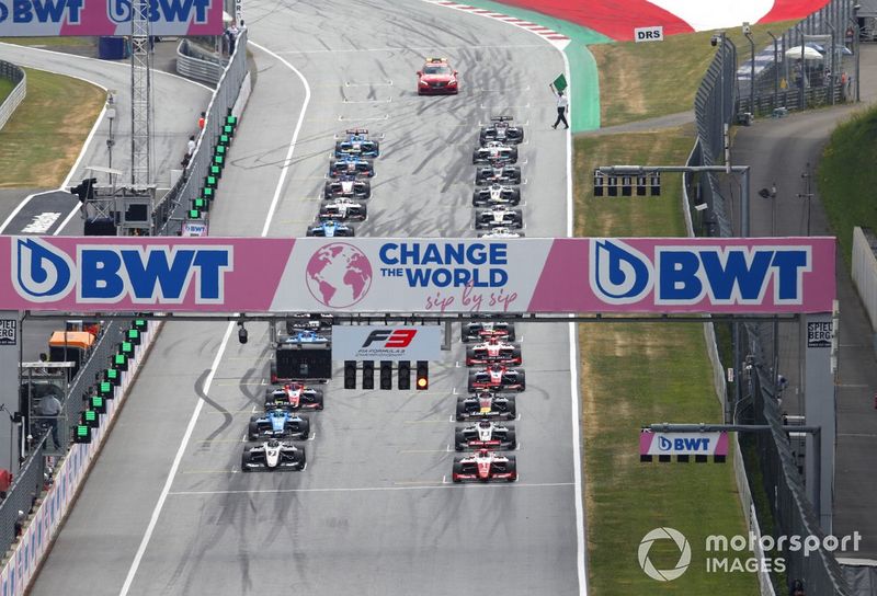 Salida de la carrera 3 de la FIA F3 2021 en Red Bull Ring