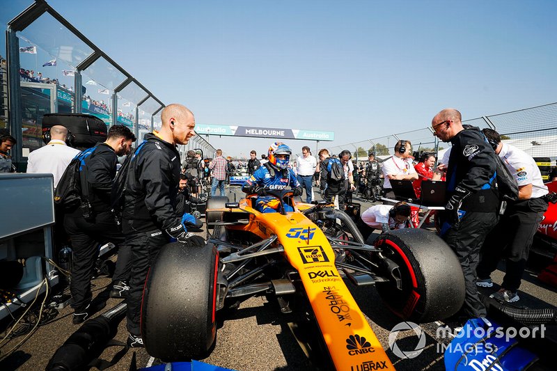 Carlos Sainz Jr., McLaren MCL34 sulla griglia