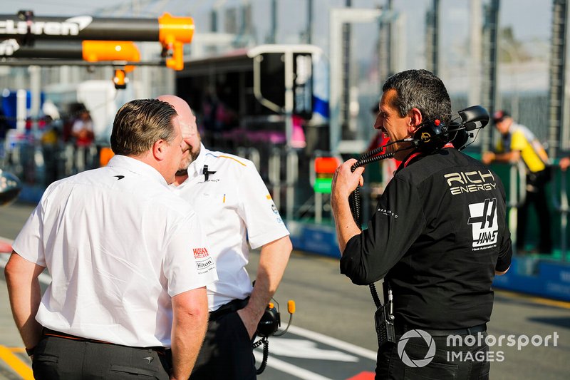 Zak Brown, McLaren con Guenther Steiner, Haas F1