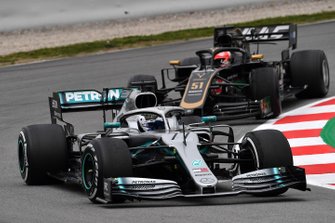 Valtteri Bottas, Mercedes-AMG F1 W10 en Pietro Fittipaldi, Haas F1 Team VF-19