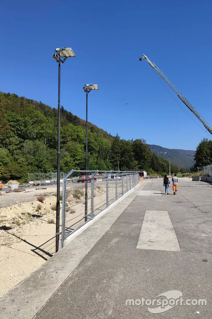 Fence and barrier test center