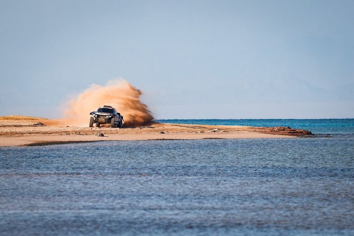 #300 X-Raid Mini JCW Team: Carlos Sainz, Lucas Cruz