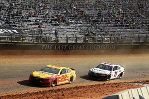 Joey Logano, Team Penske, Ford Mustang Shell Pennzoil, Denny Hamlin, Joe Gibbs Racing, Toyota Camry FedEx Freight