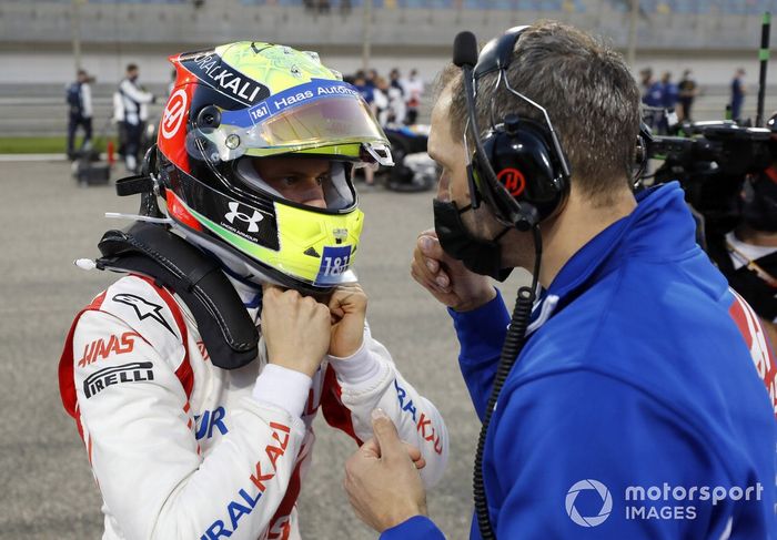 Mick Schumacher, Haas F1, on the grid