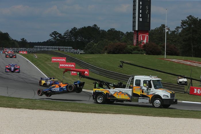 El monoplaza dañado de Felix Rosenqvist, Arrow McLaren SP Chevrolet