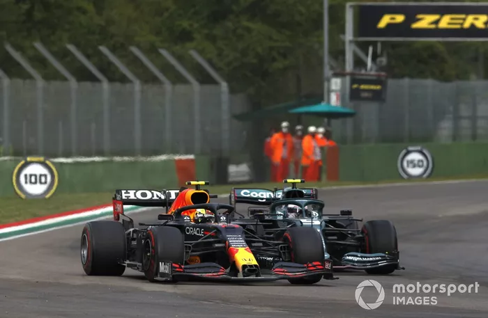 Sergio Perez, Red Bull Racing RB16B, Sebastian Vettel, Aston Martin AMR21