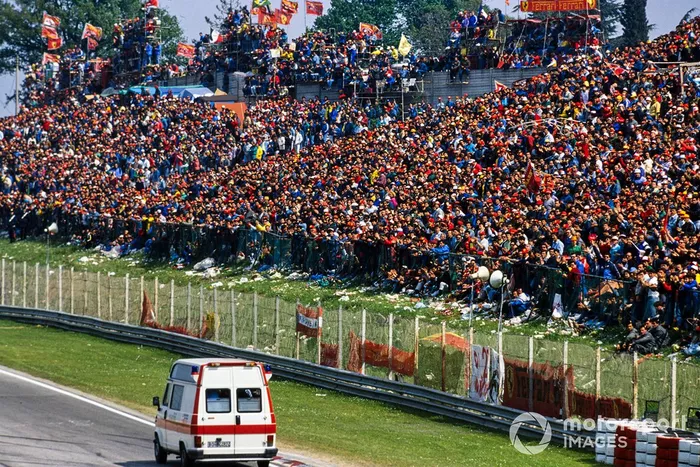 Ambulância resgata Gerhard Berger