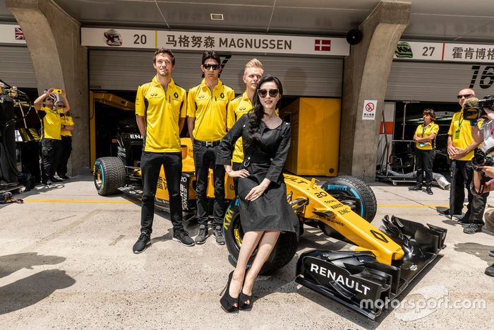 La actriz Fan Bingbing presentó al Renault F1 Team, con Jolyon Palmer, Kevin Magnussen y Esteban Ocon