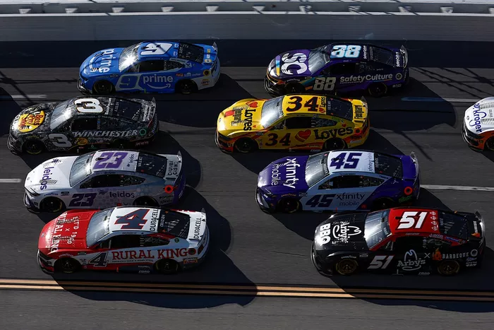 Chase Elliott, Hendrick Motorsports Chevrolet, Austin Dillon, Richard Childress Racing Chevrolet, Bubba Wallace, 23XI Racing Toyota, Noah Gragson, Front Row Motorsports Ford