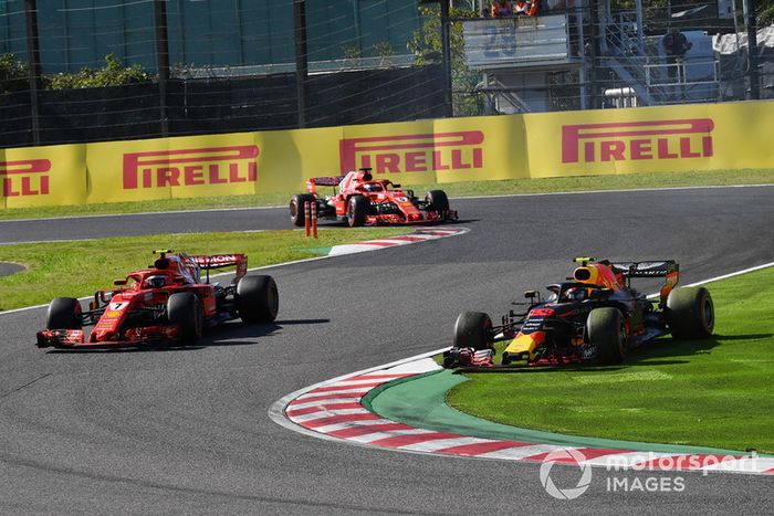 Kimi Raikkonen, Ferrari SF71H y Max Verstappen, Red Bull Racing RB14