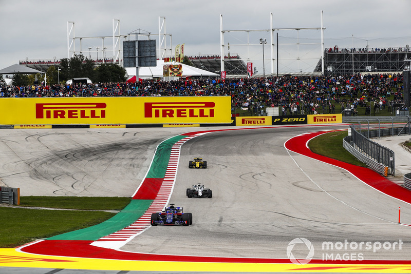 Brendon Hartley, Toro Rosso STR13, devant Lance Stroll, Williams FW41, et Carlos Sainz Jr., Renault Sport F1 Team R.S. 18
