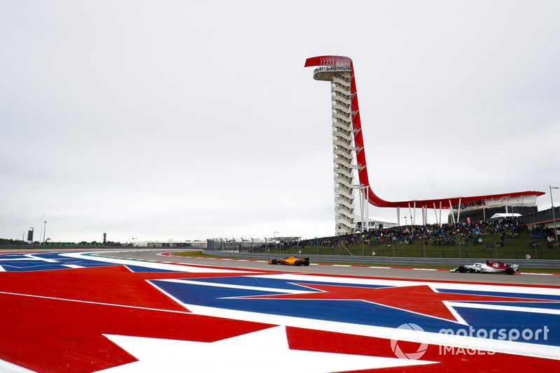 Stoffel Vandoorne, McLaren MCL33, devant Marcus Ericsson, Sauber C37