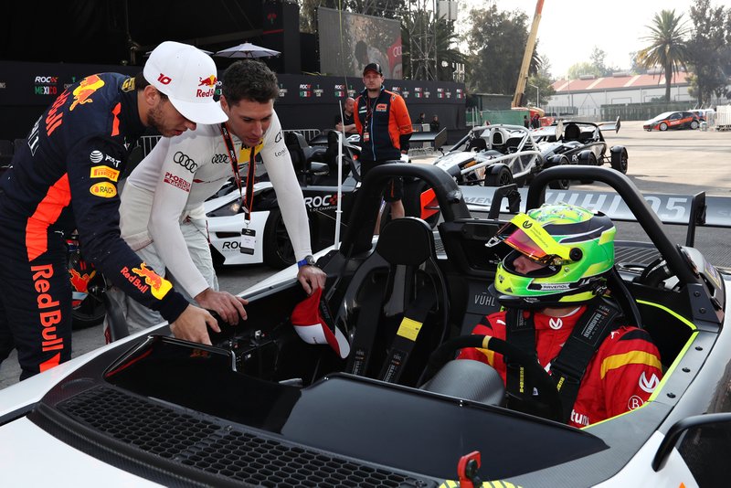 Pierre Gasly and Loic Duval talk to Mick Schumacher, VUHL 05 ROC Edition 2019