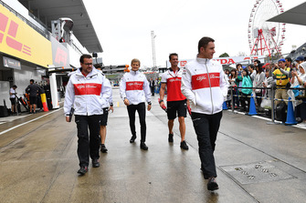 Marcus Ericsson, Sauber walks the track