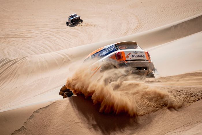 #238 X-Raid Mini John Cooper Works Rally Mini: Laia Sanz, Maurizio Gerini