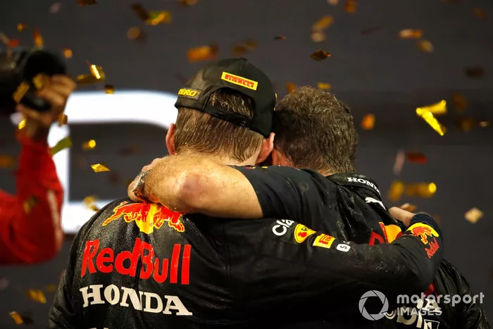 Podio: campeón de pilotos de 2021, Max Verstappen, Red Bull Racing,  Christian Horner, director del equipo, Red Bull Racing
