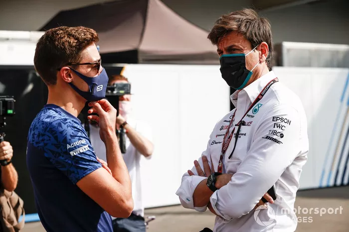 George Russell, Williams y Toto Wolff, director del equipo y consejero delegado de Mercedes AMG 