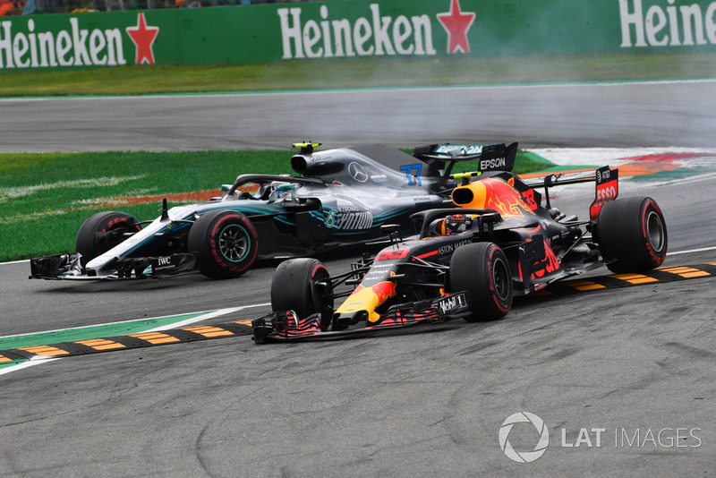Valtteri Bottas, Mercedes AMG F1 W09 y Max Verstappen, Red Bull Racing RB14