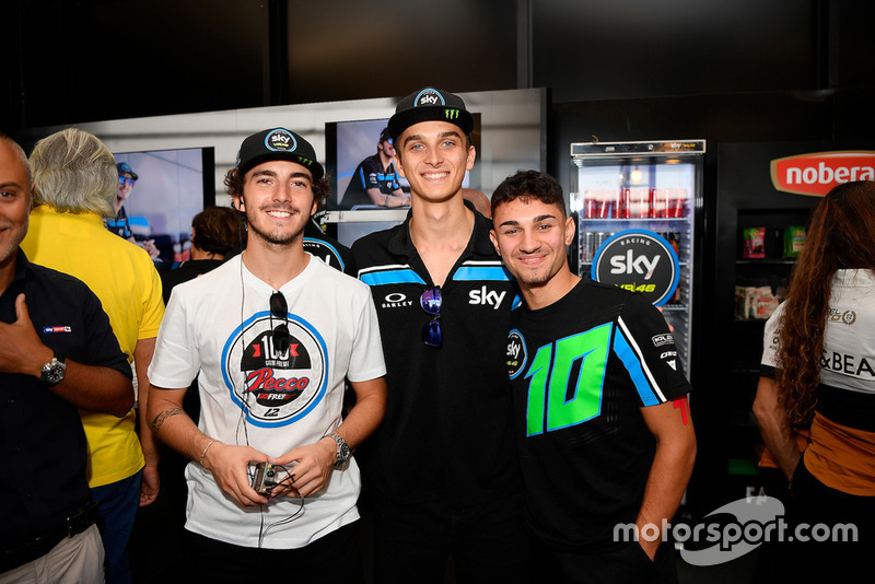 Francesco Bagnaia, Sky Racing Team VR46 con Luca Marini, Sky Racing Team VR46 y Dennis Foggia, Sky Racing Team VR46, durante las celebraciones por su 100 GP