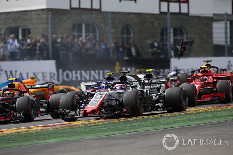 Max Verstappen, Red Bull Racing RB14, et Romain Grosjean, Haas F1 Team VF-18, Kevin Magnussen, Haas F1 Team VF-18, et Kimi Raikkonen, Ferrari SF71H, au départ