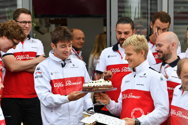 Sauber birthday celebrations for Marcus Ericsson, Sauber with Charles Leclerc, Sauber