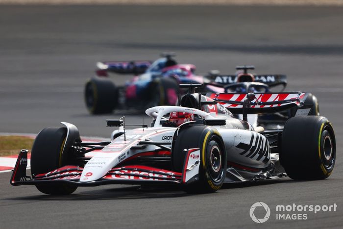 Pierre Gasly, Alpine, Esteban Ocon, Haas F1 Team
