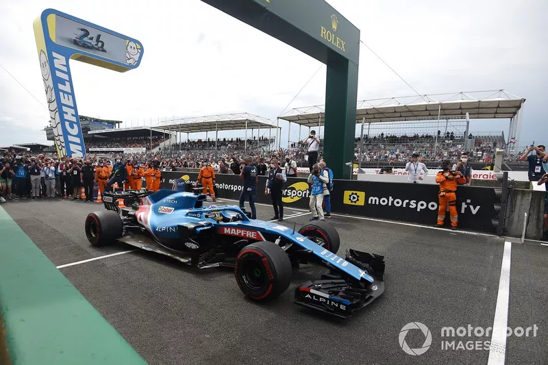 Fernando Alonso en la exhibición del Alpine F1 en Le Mans 2021