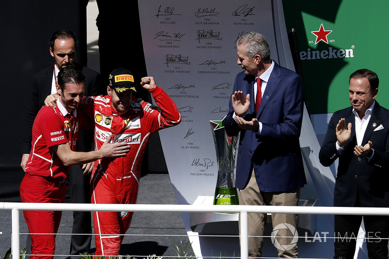 Podyum: Yarış galibi Sebastian Vettel, Ferrari ve G. Vietina, Ferrari
