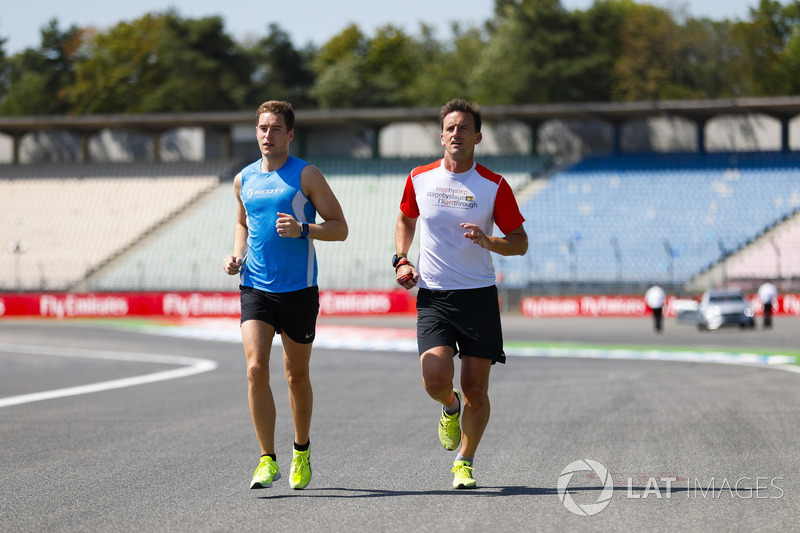 Stoffel Vandoorne, McLaren, recorre el circuito