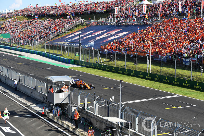 Fernando Alonso – bandeira quadriculada