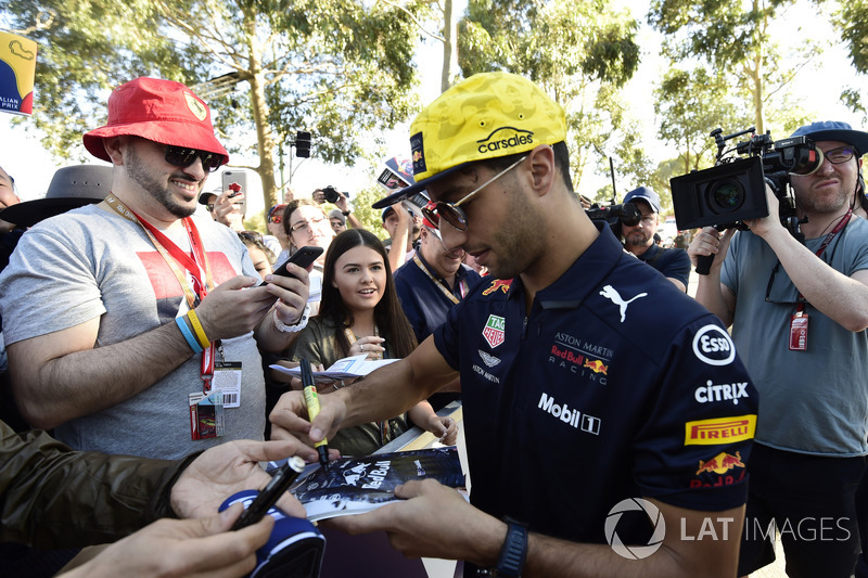 Daniel Ricciardo, Red Bull Racing signs autographs for the fans