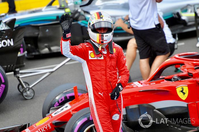 Sebastian Vettel, Ferrari, saluda al público tras ser tercero en la clasificación del GP de Francia