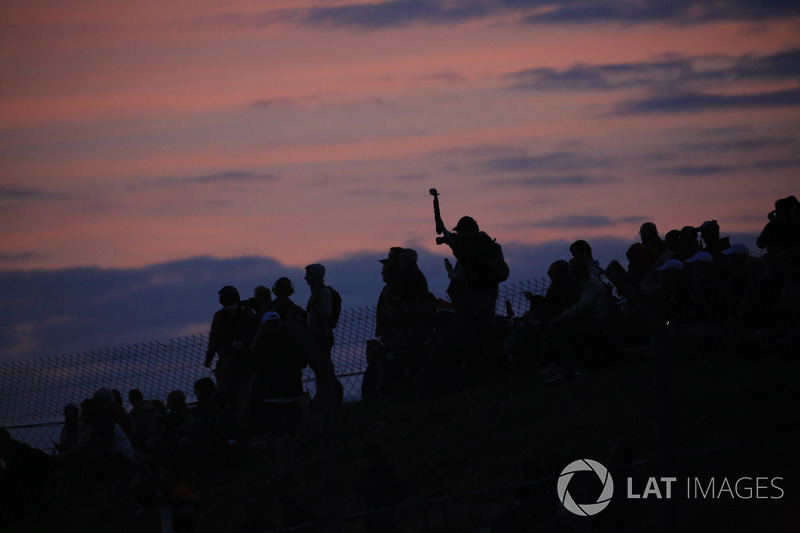 Tifosi al tramonto