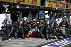 Romain Grosjean, Haas F1 Team VF-18 au stand